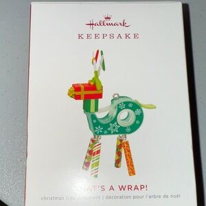 Hallmark Keepsake Ornament 2019 “That’s A Wrap”